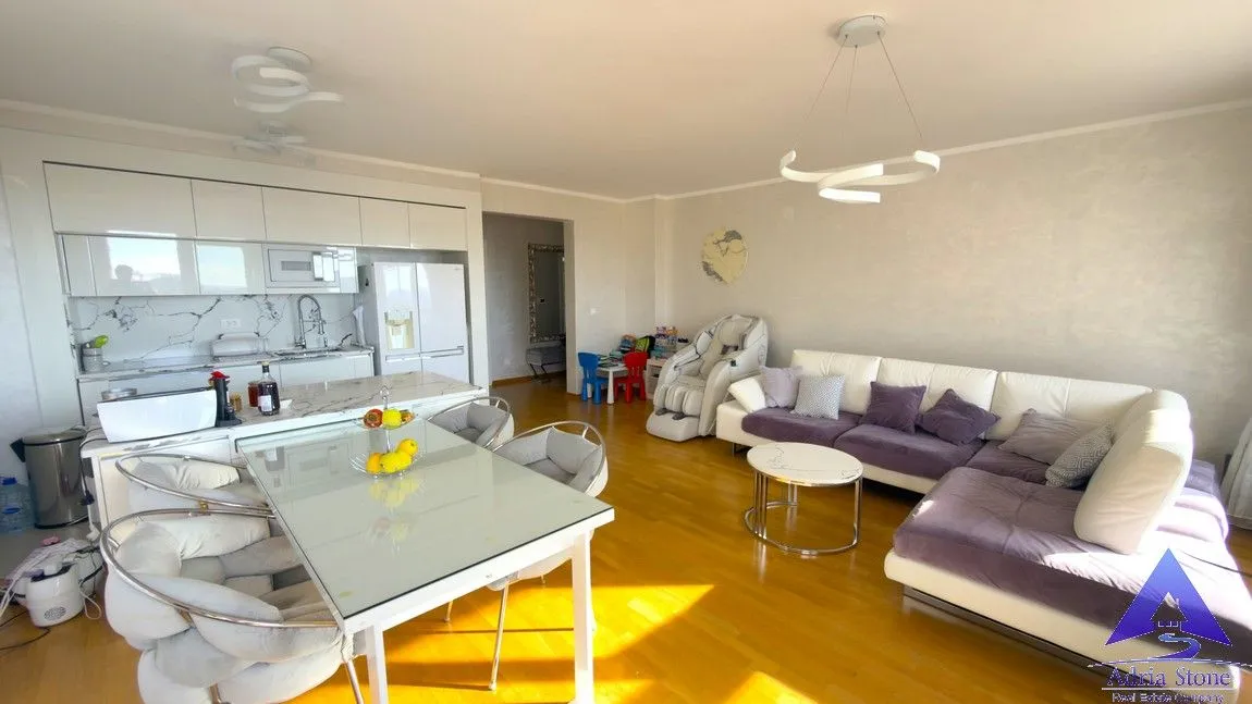 Sale, three bedroom apartment, 184m², Bečići, Budva