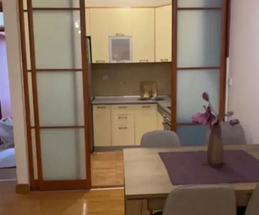 Izdavanje, dvosoban stan, 73m², Vezirov Most, Podgorica