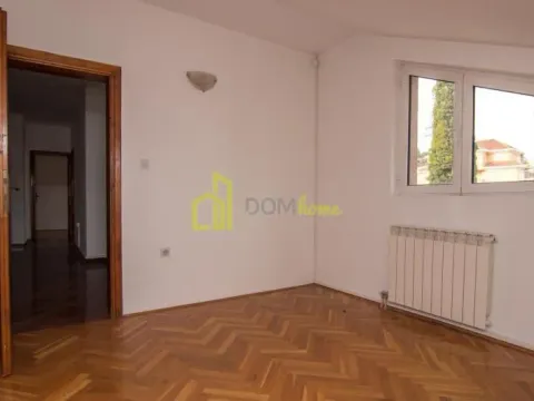 Izdavanje, kuća, 400m², Momišići, Podgorica - image 20