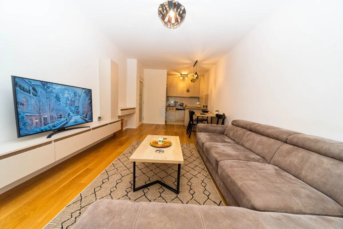 Izdavanje, jednosoban stan, 49m², Central Point, Podgorica