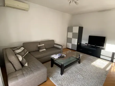 Izdavanje, trosoban stan, 70m2, Karaburma, Palilula, Beograd