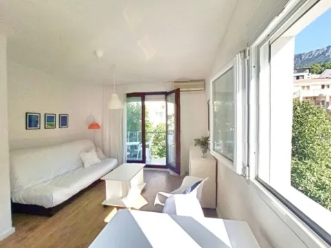 Izdavanje, jednosoban stan, 43m2, Lazi, Budva Izdavanje, jednosoban stan, 43m2, Lazi, Budva