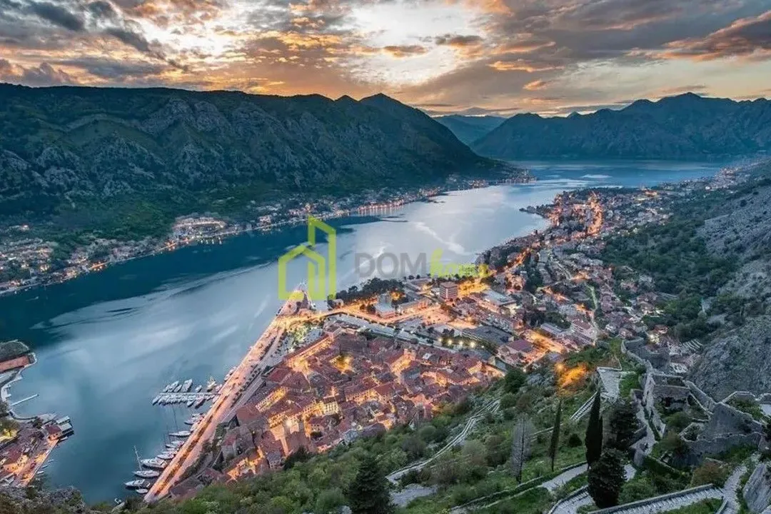 Prodaja, kuća, 300m², Kostanjica, Kotor