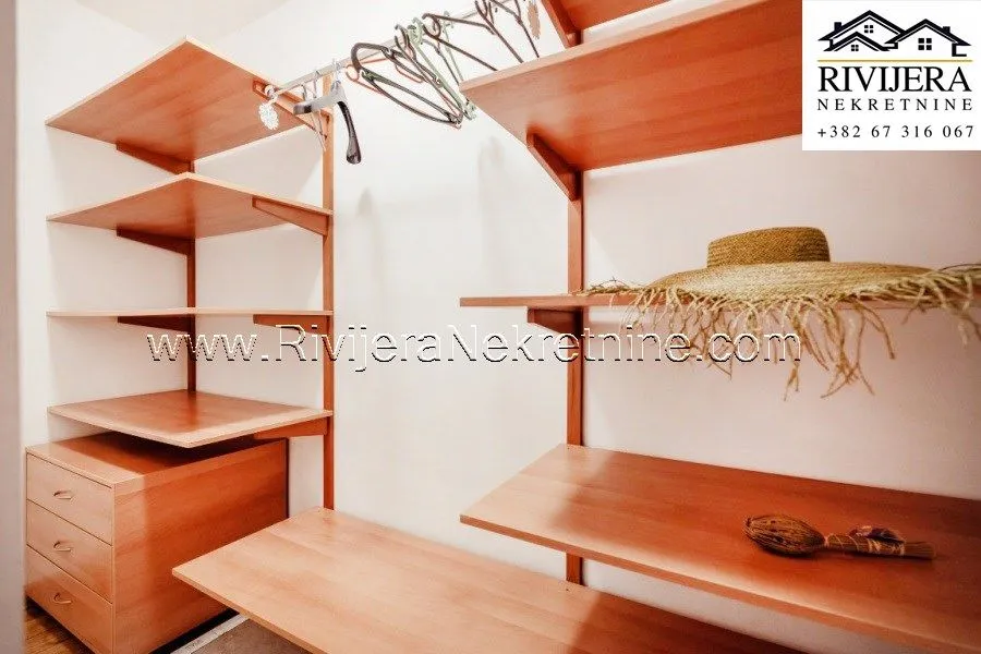 Prodaja, trosoban stan, 244m², Centar, Herceg Novi