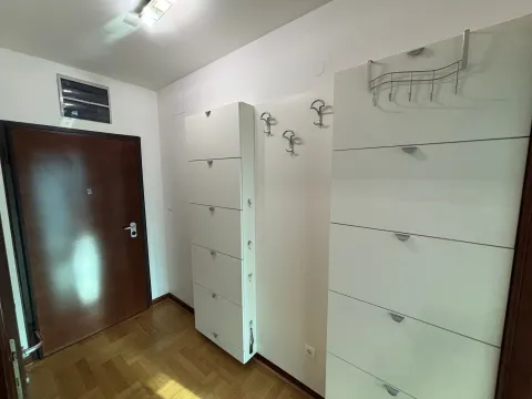 Izdavanje, dvosoban stan, 85m², Centar, Budva - image 15