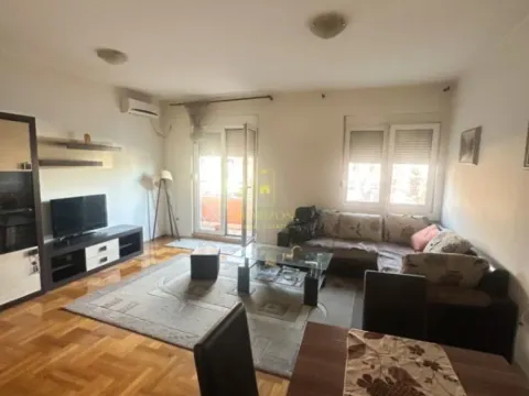 Izdavanje, dvosoban stan, 75m², Stari Aerodrom, Podgorica - image 1