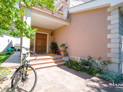 Sale, house, 305m², Orahovac, Kotor - image 14