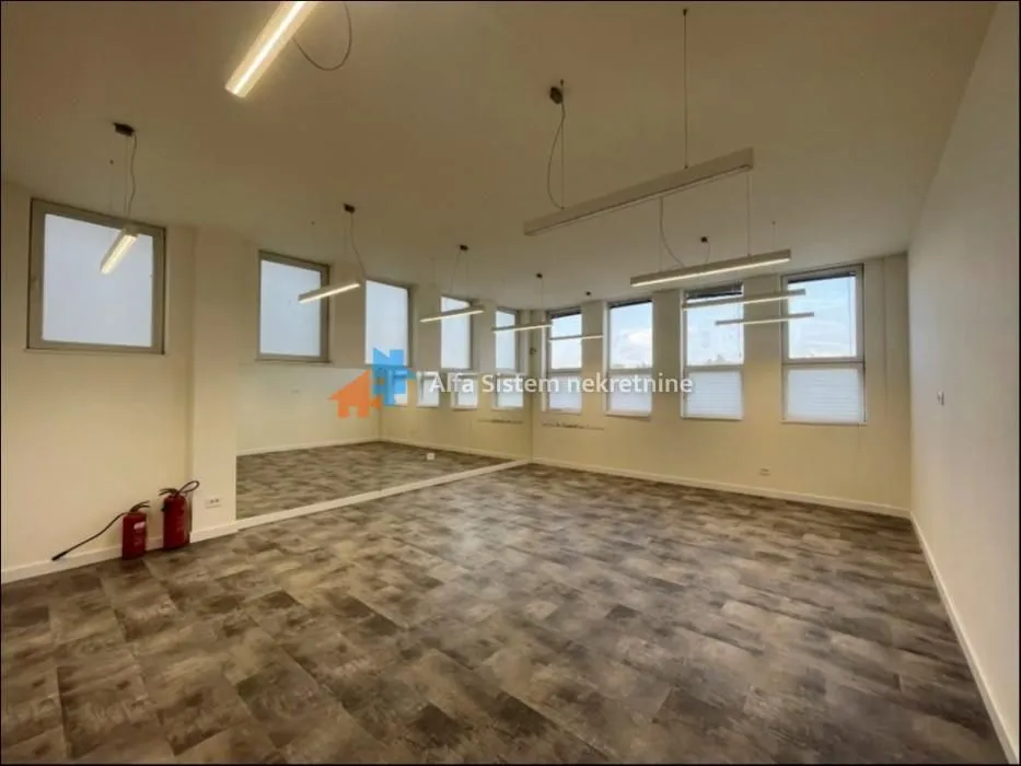 Rent, office space, 1000m², Autokomanda, Voždovac Sve Podlokacije