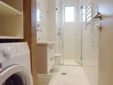 Izdavanje, dvosoban stan, 62m², Centar, Tivat - image 7