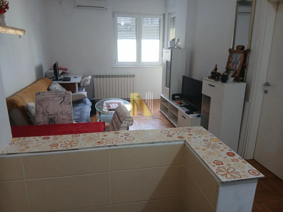Izdavanje, jednosoban stan, 37m², Grbavica, Novi Sad Sve Podlokacije