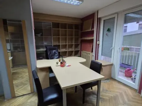 Izdavanje, poslovni prostor, 28m², Bulevar Oslobodjenja, Novi Sad Sve Podlokacije