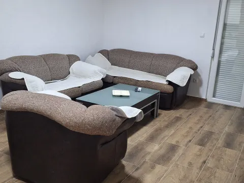 Izdavanje, kuća, 70m², Radanovići, Kotor - image 5