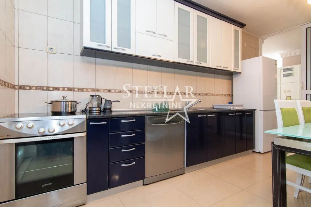 Izdavanje, trosoban stan, 130m², Gornja Gorica, Podgorica