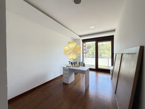 Izdavanje, četvorosoban stan, 228m², Preko Morače, Podgorica - image 9