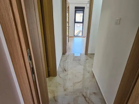 Izdavanje, jednosoban stan, 50m², Momišići, Podgorica - image 11