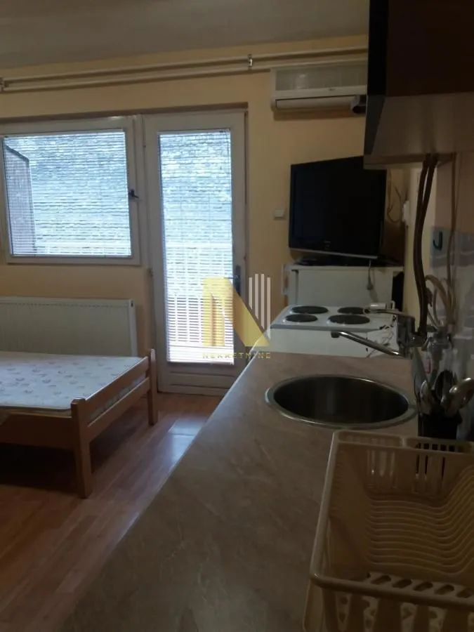 Izdavanje, jednosoban stan, 32m², Centar, Novi Sad
