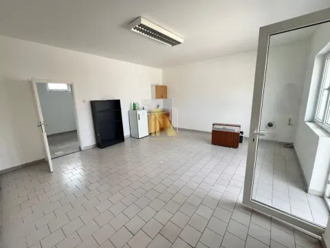 Prodaja, poslovni prostor, 1500m², Centar, Stara Pazova - image 13