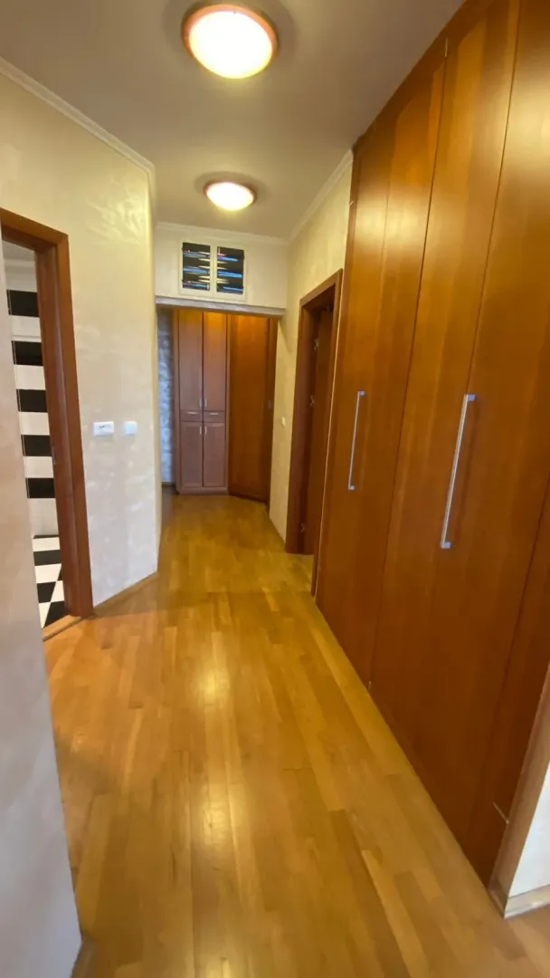 Izdavanje, dvosoban stan, 100m², Centar, Podgorica