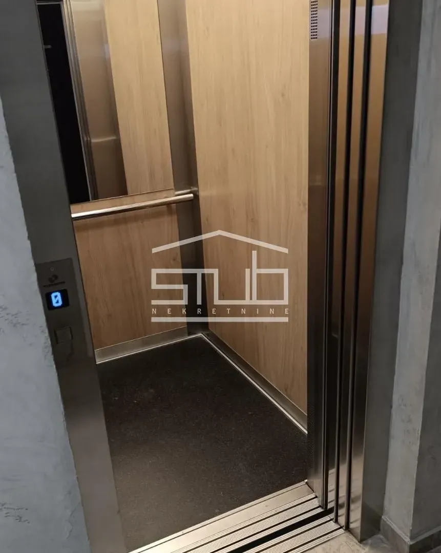 Prodaja, trosoban stan, 76m², Centar, Pančevo