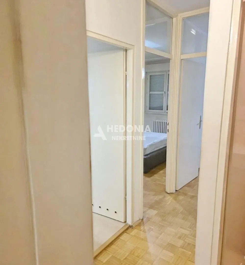 Prodaja, dvosoban stan, 70m², Čukarička Padina, Beograd