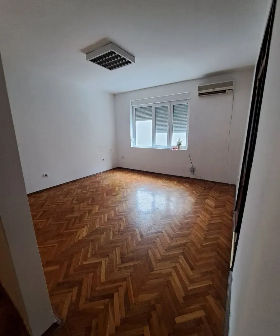 Rent, office space, 82m², Centar, Podgorica