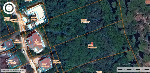 Katastarski plan sa prikazanim granicama parcele i objektima iz vazduha. - image 2
