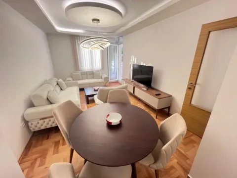 Izdavanje, dvosoban stan, 77m², Dubovica, Budva - image 2