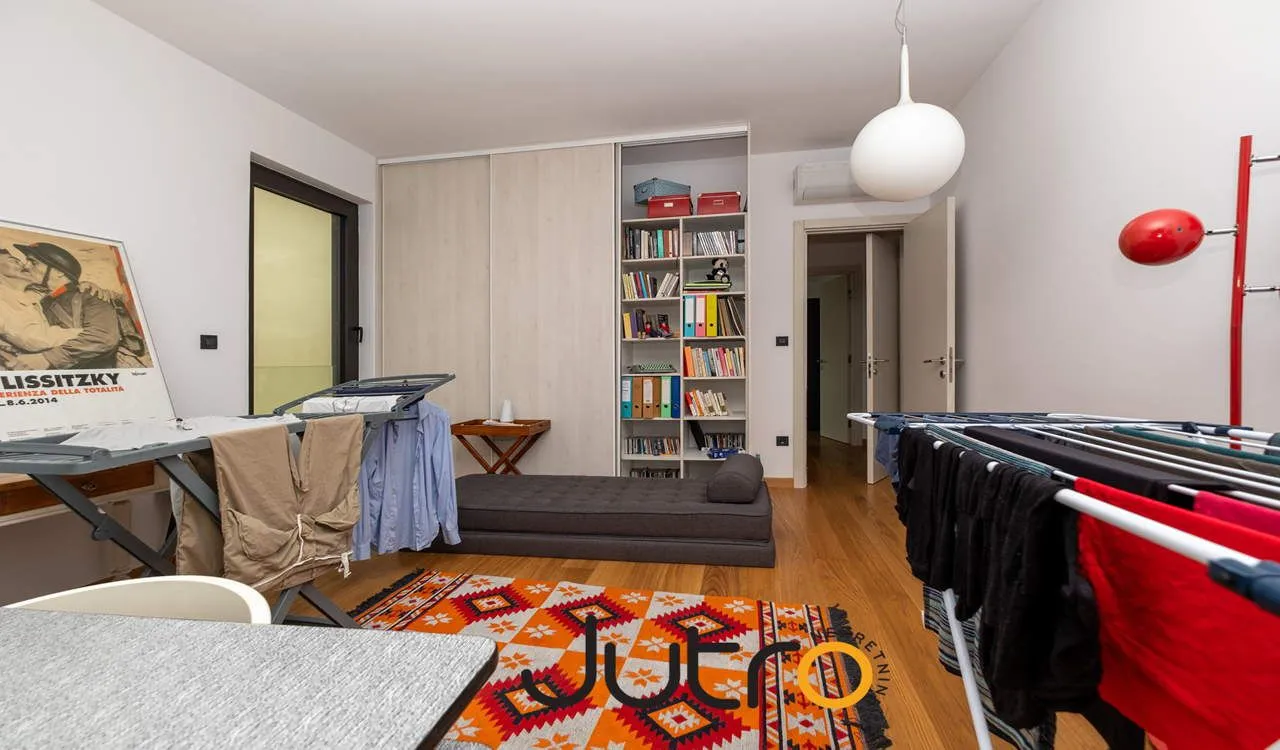 Izdavanje, trosoban stan, 142m², Zagorič, Podgorica