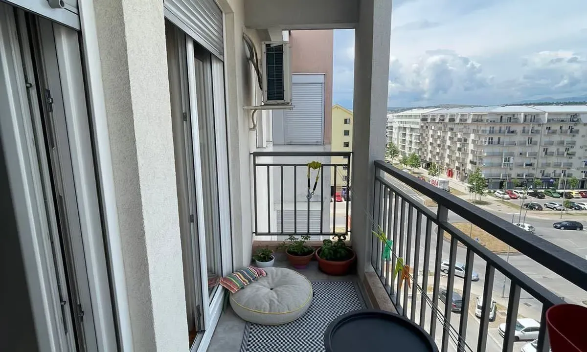 Izdavanje, jednosoban stan, 42m², Stari Aerodrom, Podgorica