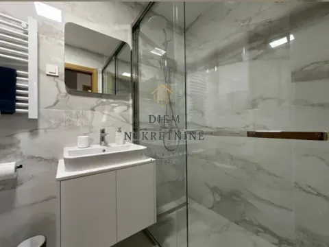 Izdavanje, jednosoban stan, 46m², Centar, Podgorica - image 4