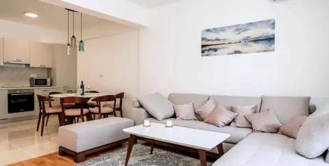 Rent, two bedroom apartment, 67m², Bečići, Budva - image 4