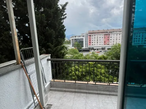 Izdavanje, jednosoban stan, 47m², Blok 5, Podgorica - image 3