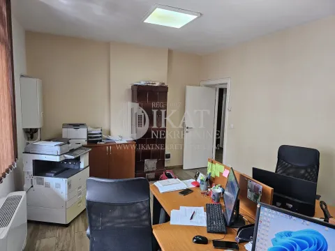 Izdavanje, trosoban stan, 80m², Južni Bulevar, Vračar Sve Podlokacije