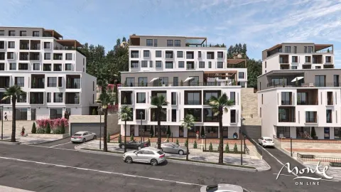 Prikaz spoljašnjosti modernog stambenog kompleksa sa terasama i uređenim dvorištem. - image 7