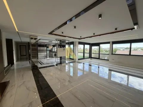 Izdavanje, stan, 240m², Telep, Novi Sad Sve Podlokacije - image 1