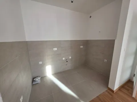 Prodaja, jednosoban stan, 45m², Pobrežje, Podgorica - image 4