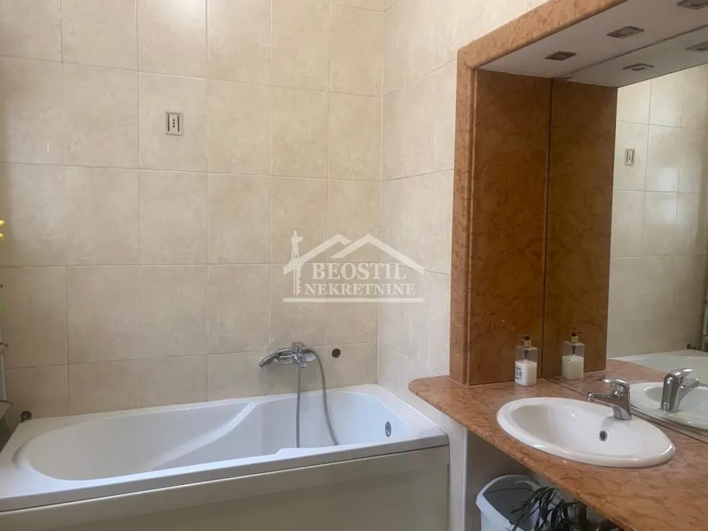 Rent, four bedroom apartment, 135m², Skadarlija, Beograd