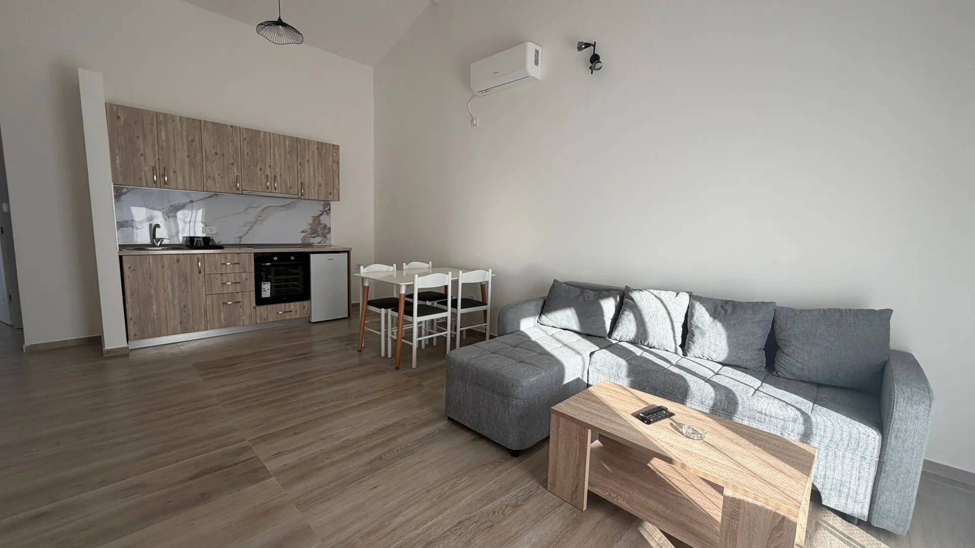 Izdavanje, jednosoban stan, 37m², Bonići, Tivat