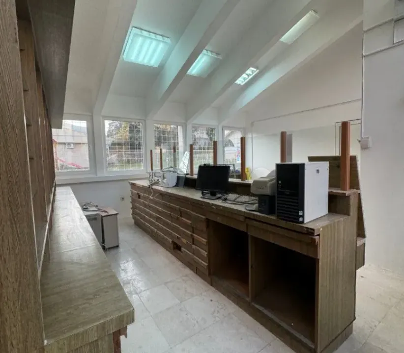 Rent, office space, 50m², Sutomore, Bar