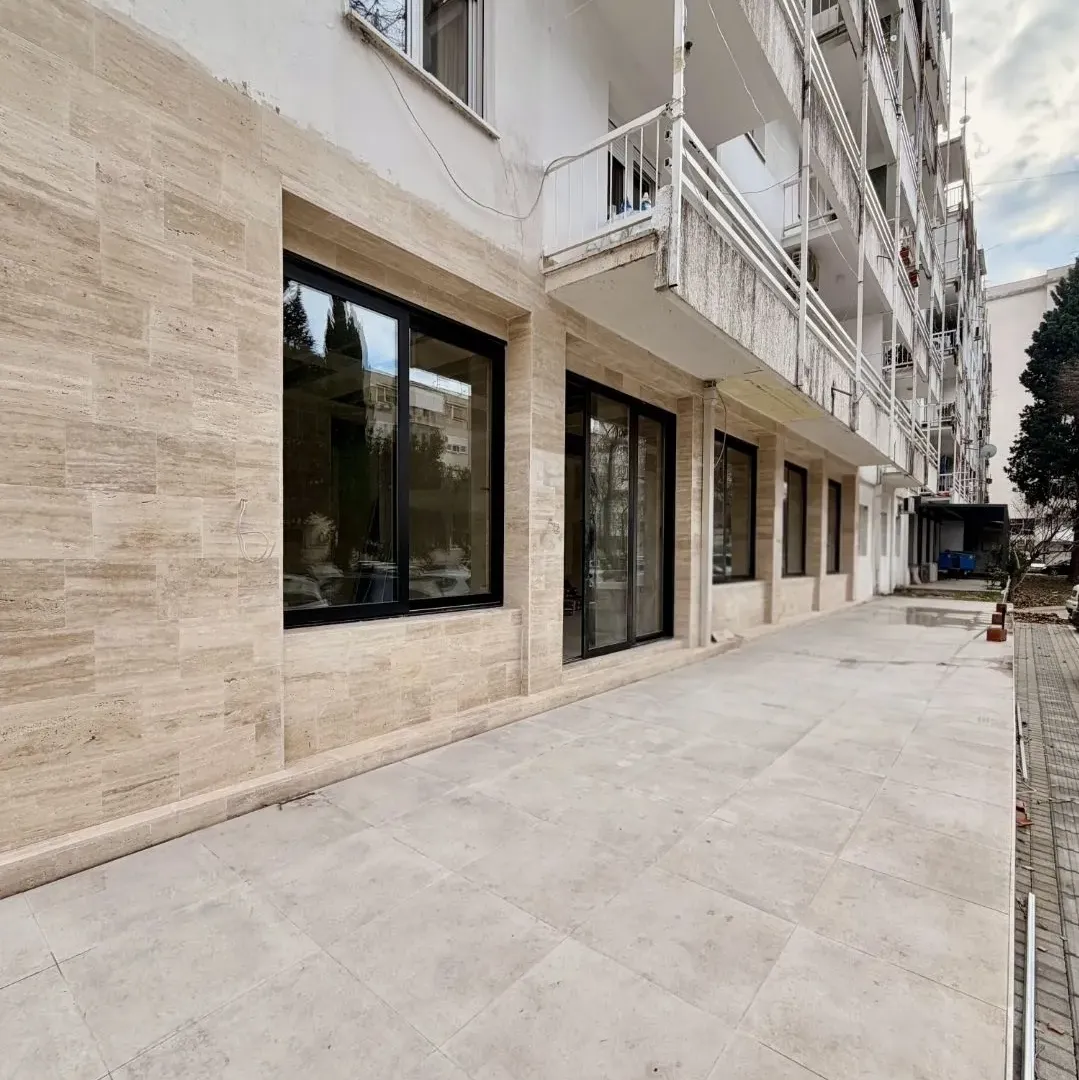 Izdavanje, poslovni prostor, 140m², Centar, Bar