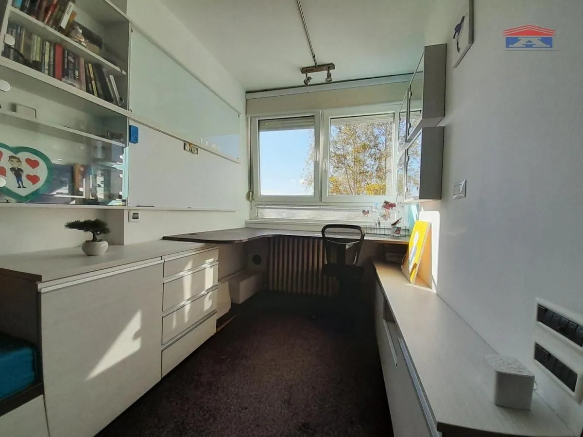 Prodaja, četvorosoban stan, 70m², Bulevar Oslobodjenja, Novi Sad Sve Podlokacije