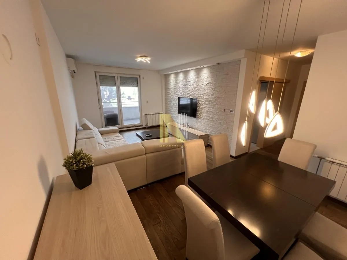Prodaja, trosoban stan, 86m², Novi Sad, Srbija