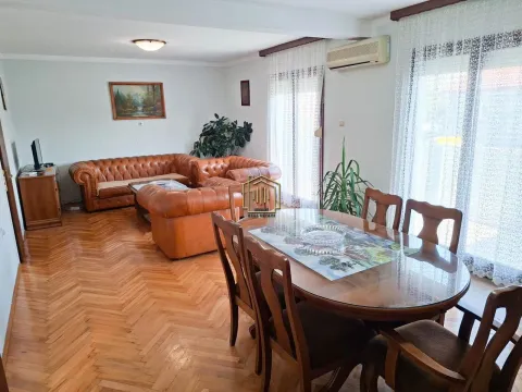 Izdavanje, trosoban stan, 100m², Zagorič, Podgorica - image 2