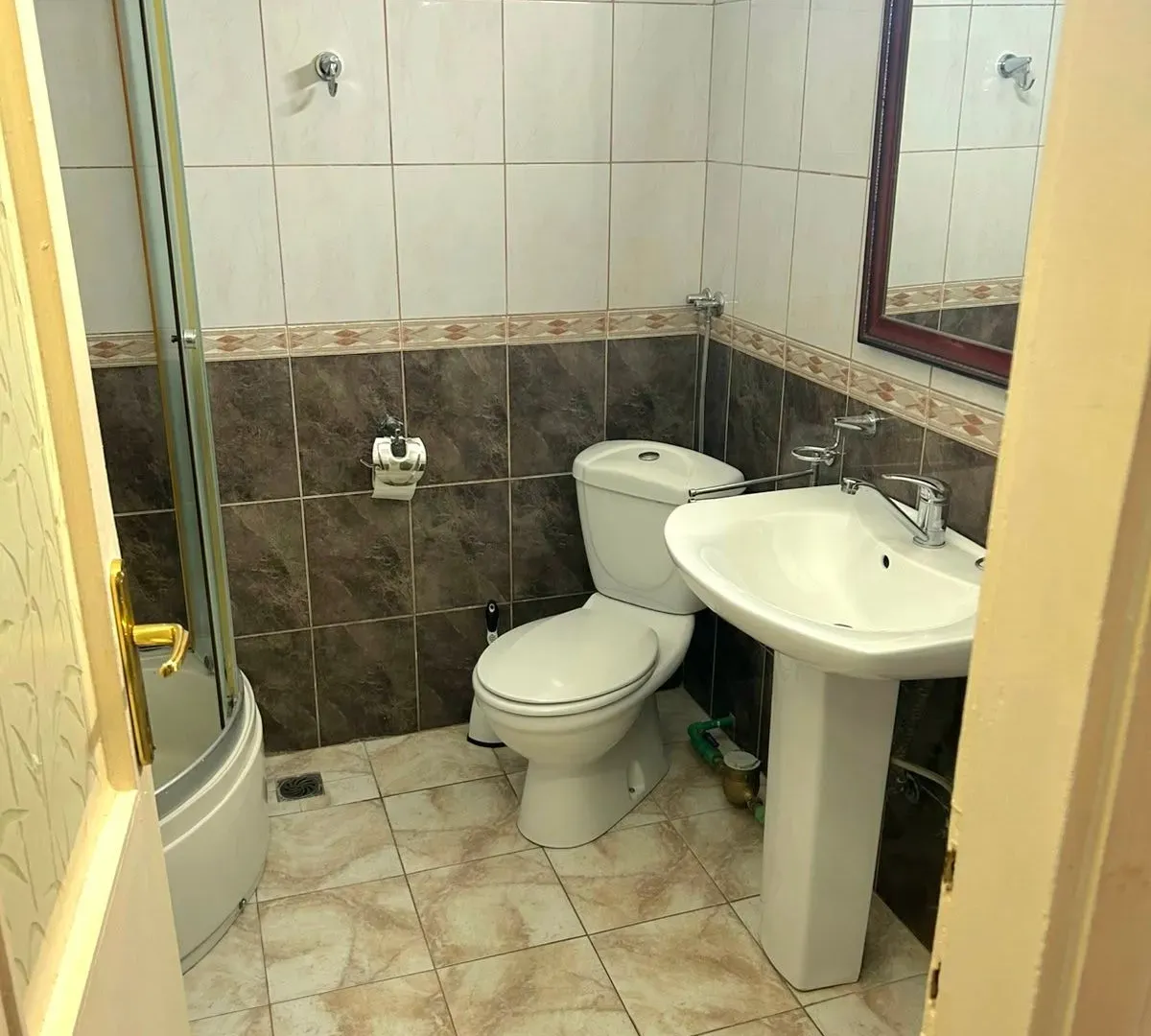Izdavanje, dvosoban stan, 64m², Centar, Bar