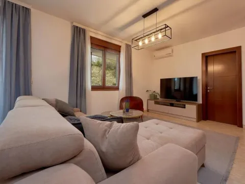 Sale, one bedroom apartment, 68m², Bečići, Budva - image 4