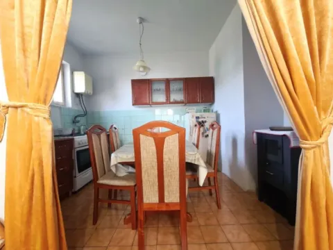 Izdavanje, dvosoban stan, 60m², Tološi, Podgorica - image 2