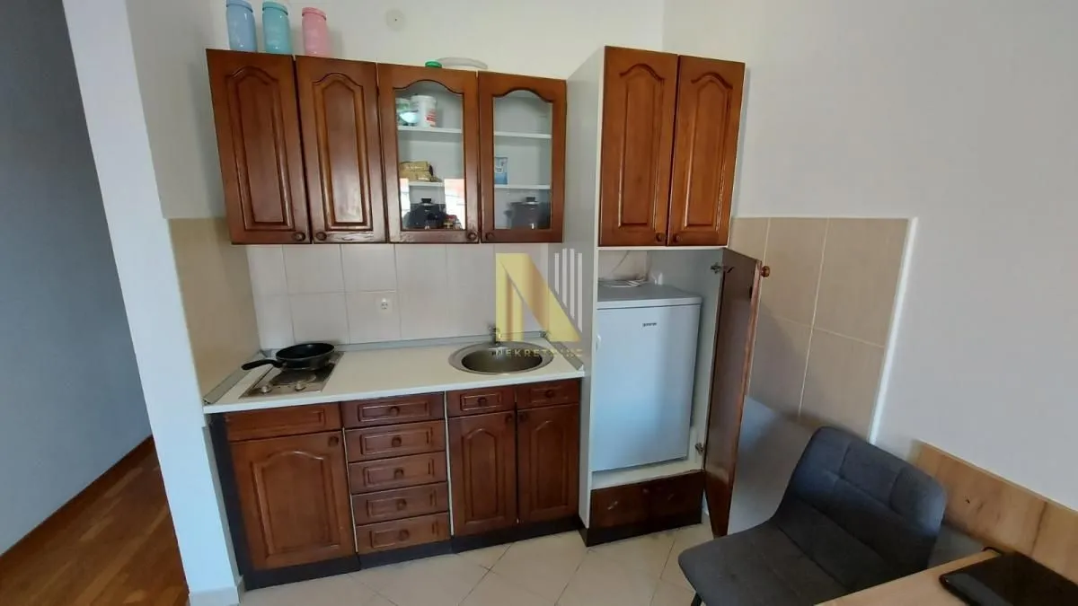 Izdavanje, garsonjera, 27m², Novi Sad, Srbija