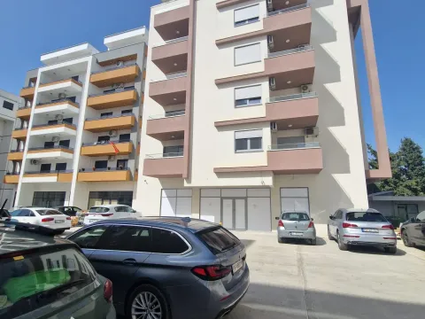 Sale, one bedroom apartment, 69m², Velika Plaža, Ulcinj - image 11