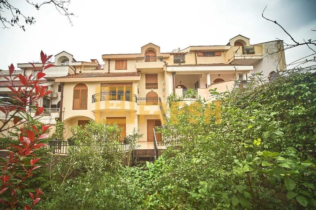 Rent, house, 300m², Gorica C, Podgorica