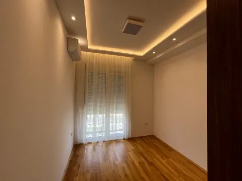 Izdavanje, dvosoban stan, 57m², Stari Aerodrom, Podgorica - image 8